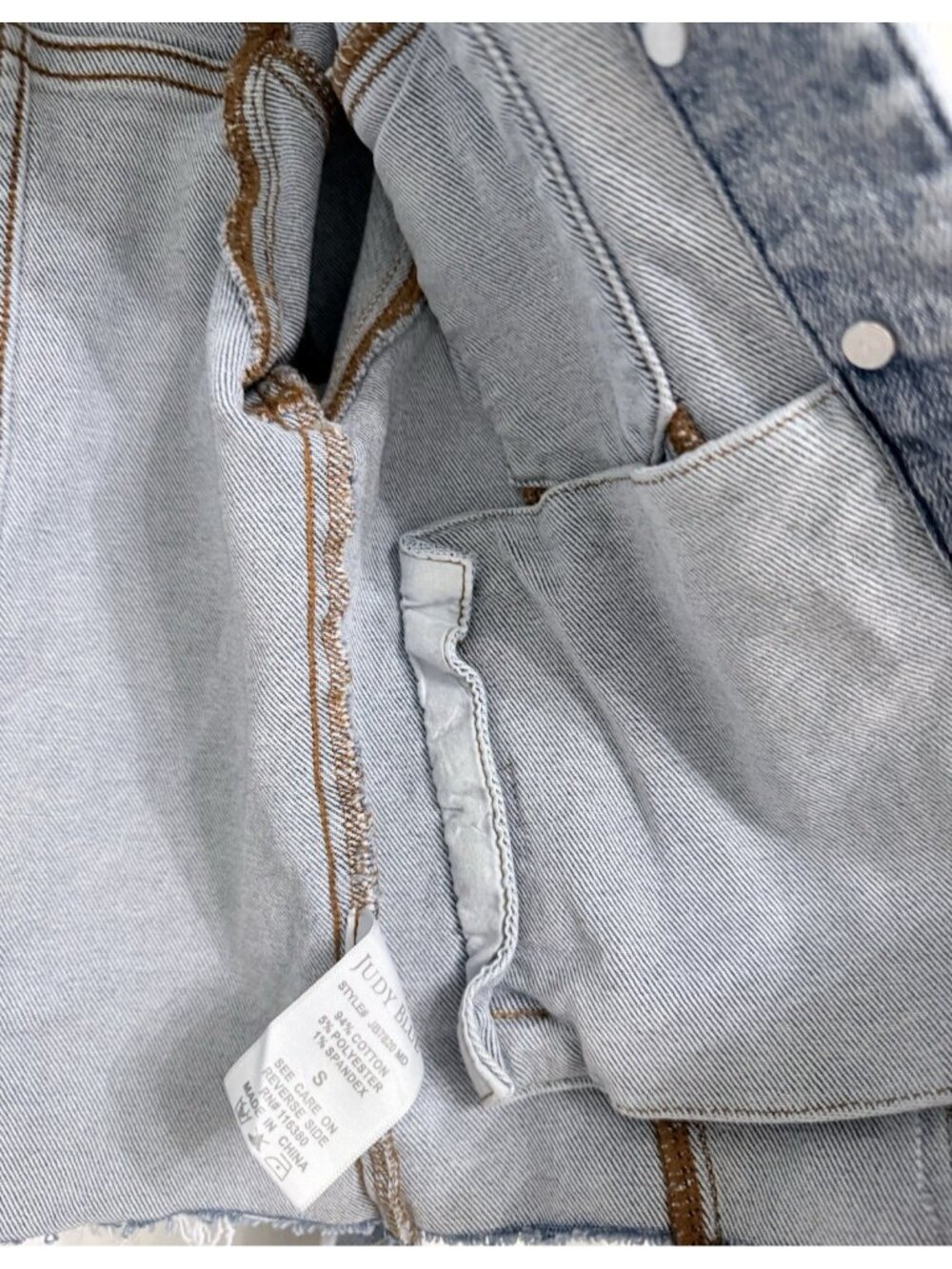 Judy Blue JB7820 MD HOWDY Cropped Distressed Raw Hem Denim Jacket Size Small - Picture 6 of 10